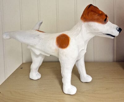 H-0-019 Terrier-med-benet-oppe-web.jpg